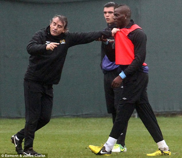 mancini aggredisce balotelli